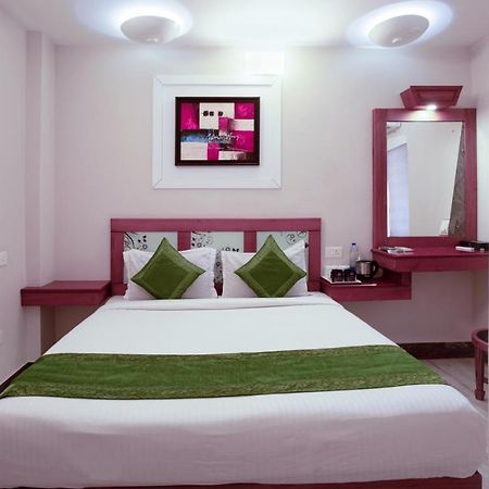 Treebo The Qasr Hotel Kochi Exterior photo