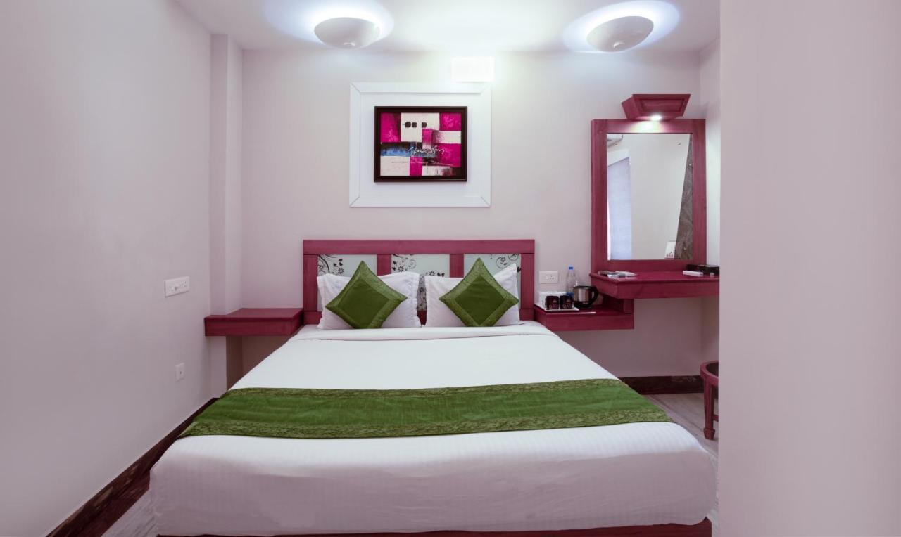 Treebo The Qasr Hotel Kochi Exterior photo