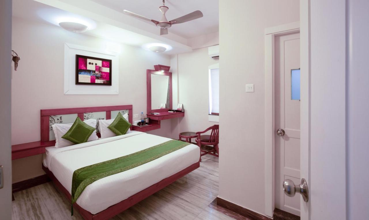 Treebo The Qasr Hotel Kochi Exterior photo