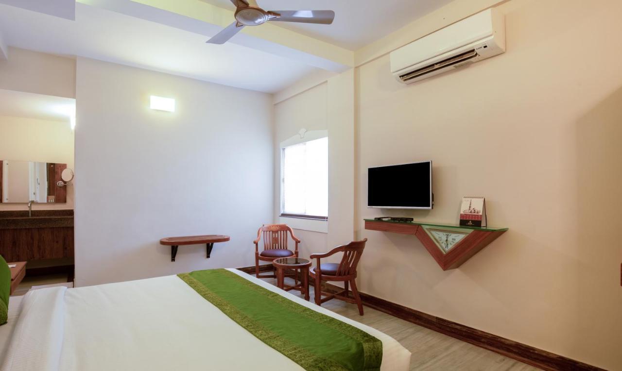 Treebo The Qasr Hotel Kochi Exterior photo