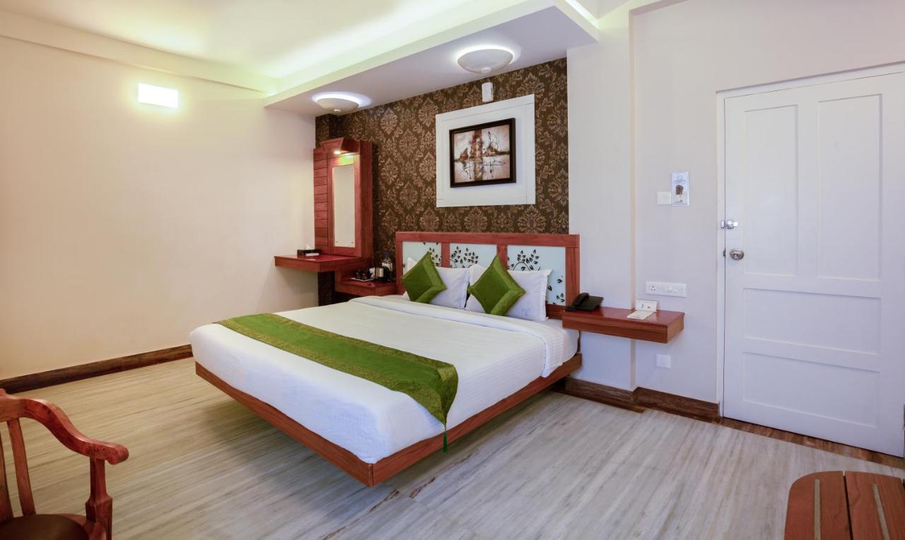 Treebo The Qasr Hotel Kochi Exterior photo