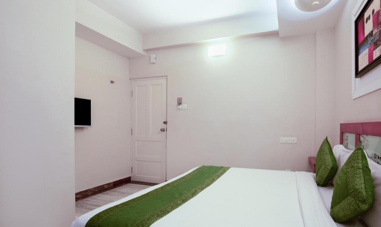 Treebo The Qasr Hotel Kochi Exterior photo