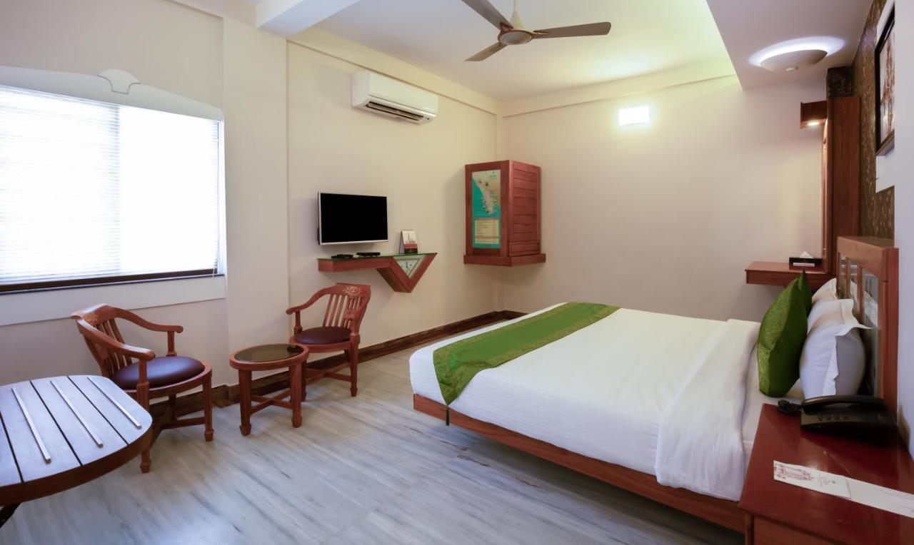 Treebo The Qasr Hotel Kochi Exterior photo