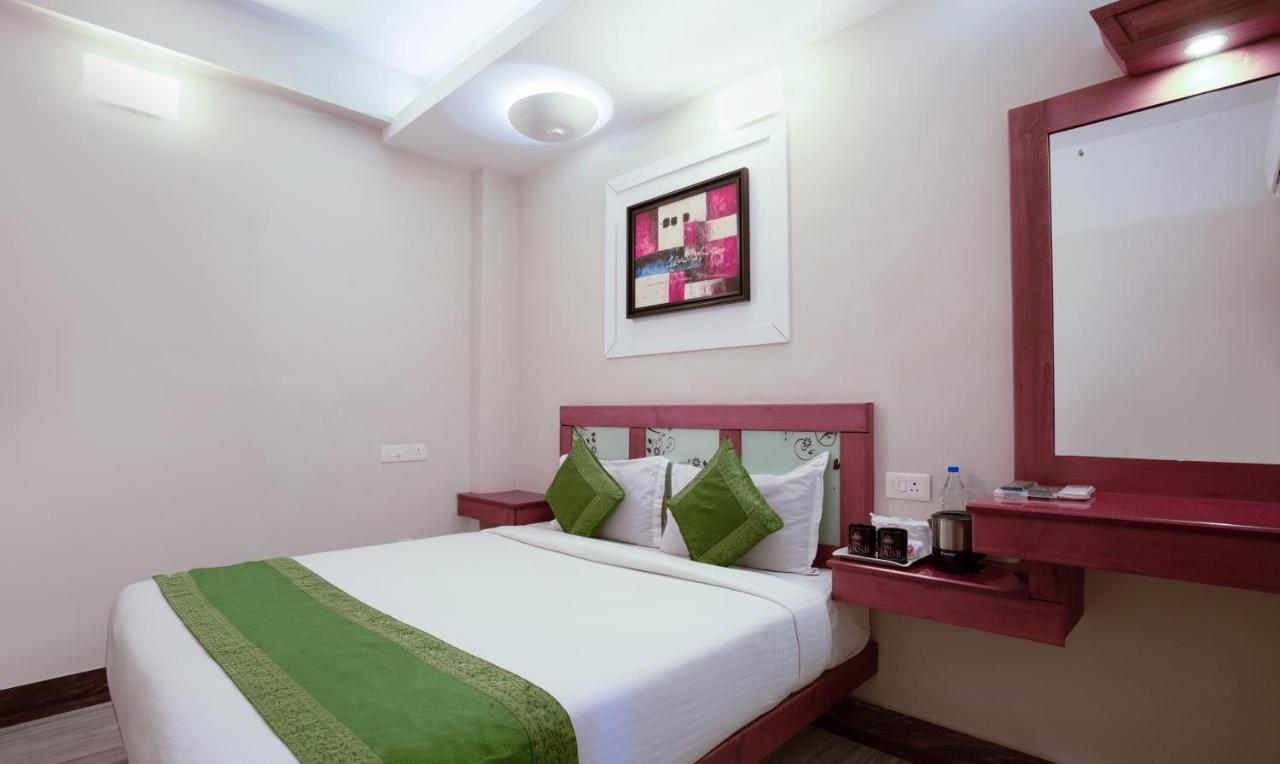 Treebo The Qasr Hotel Kochi Exterior photo