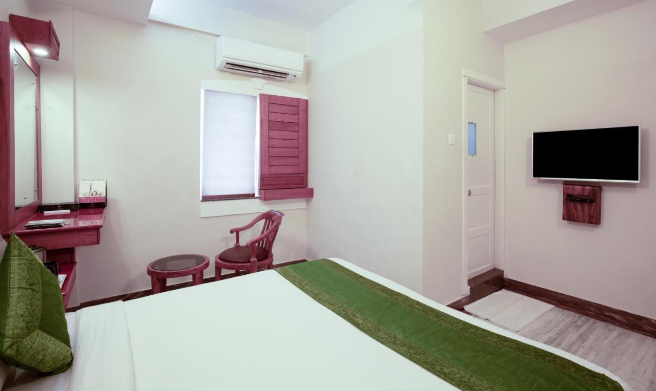Treebo The Qasr Hotel Kochi Exterior photo