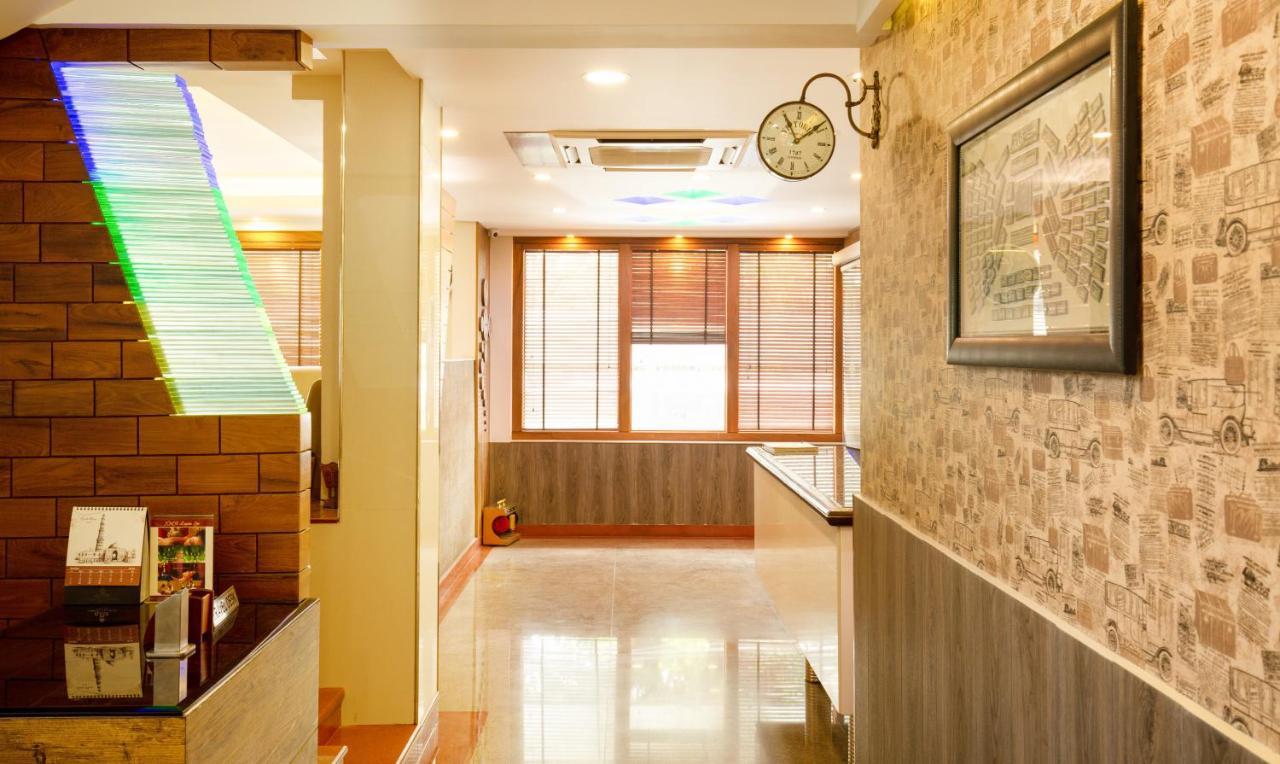 Treebo The Qasr Hotel Kochi Exterior photo