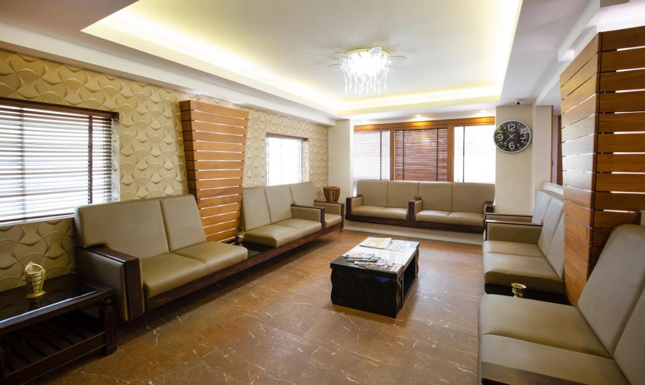 Treebo The Qasr Hotel Kochi Exterior photo