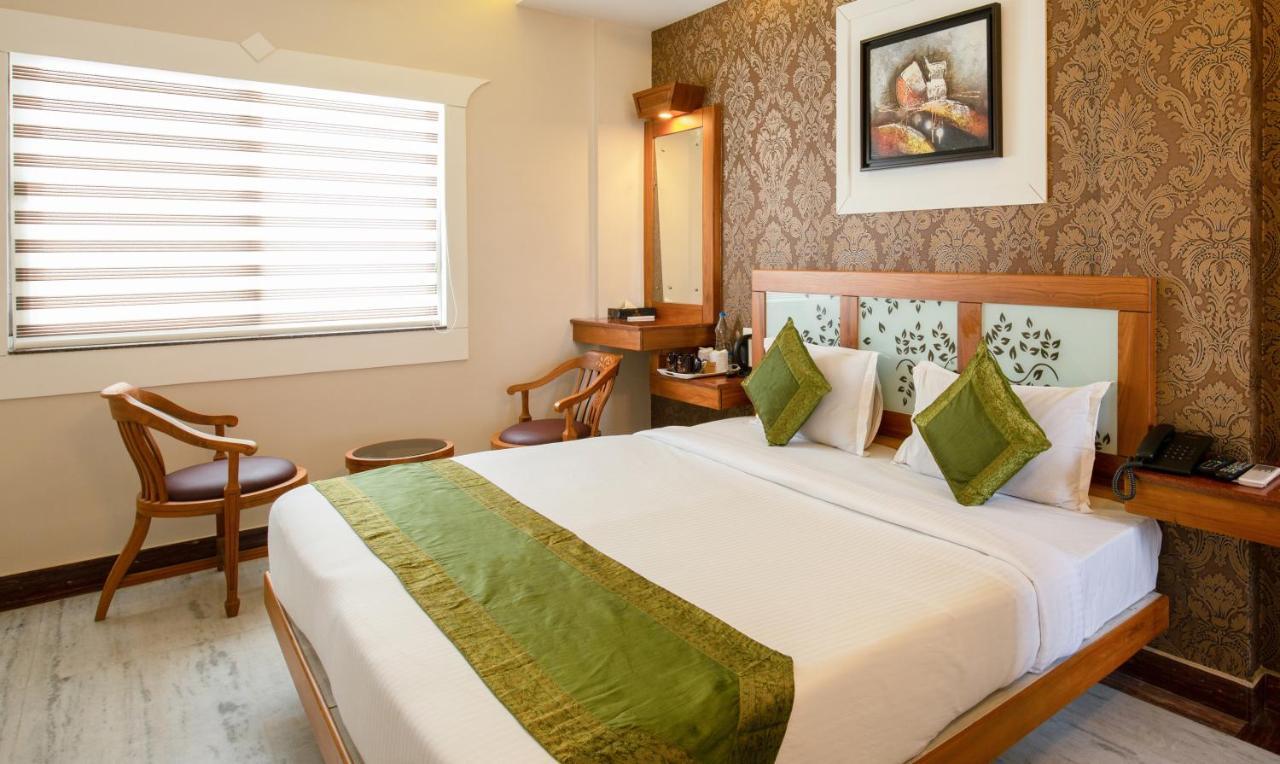 Treebo The Qasr Hotel Kochi Exterior photo