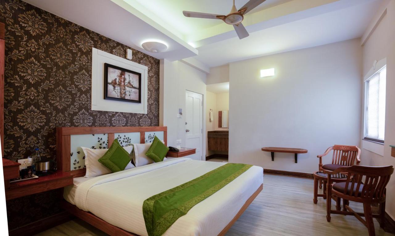 Treebo The Qasr Hotel Kochi Exterior photo