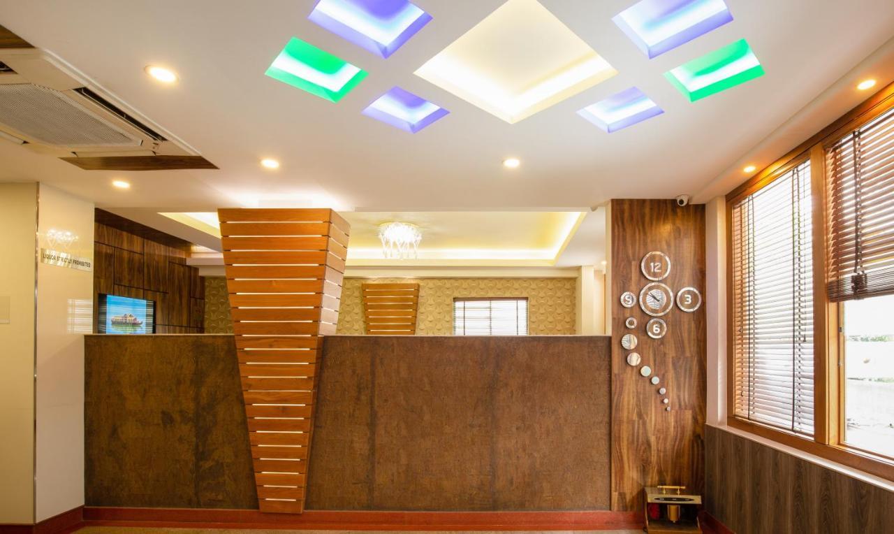 Treebo The Qasr Hotel Kochi Exterior photo